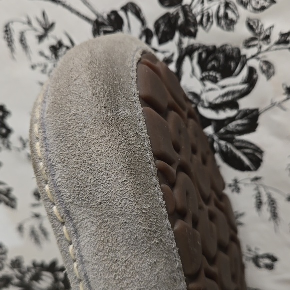 Ugg Moccasin Slippers B138 - Picture 10 of 10